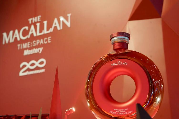 200年酒企進(jìn)博會上打造藝術(shù)盛宴 藝術(shù)家設(shè)計新品首發(fā)|藝術(shù)家_新浪財經(jīng)