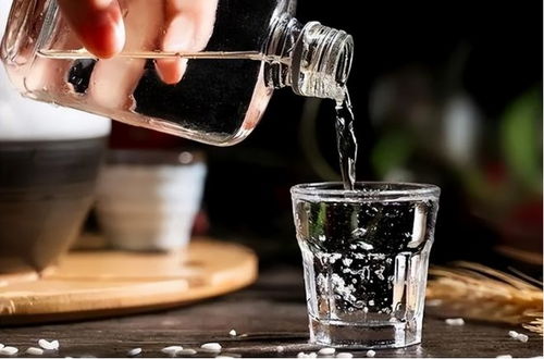 行家都在喝啥酒？茅臺并非首選，地方口糧酒正當下懷